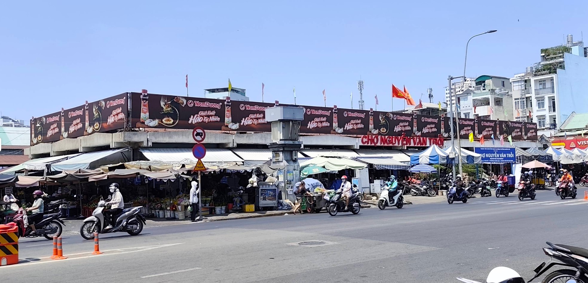 Chợ Nguyễn Văn Trỗi
